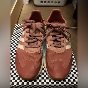 7.5 Adidas BY9301 pink running shoes